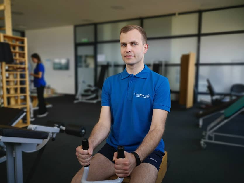 Su treniruokliu sportuojančio "Sveikatos salos" kliento Aleksandro nuotrauka